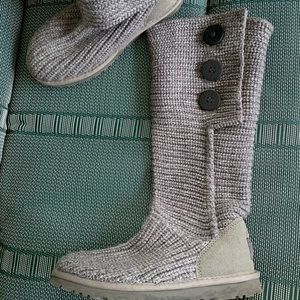 AUTHENTIC UGG Australia Gray Knit Boots